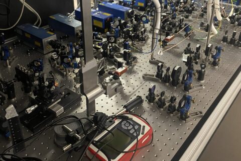 2026-05-04_visite-du-laboratoire-du-centre-de-recherche-sur-lheteoepitaxie-et-ses-applications-crhea-du-cnrs-tiny